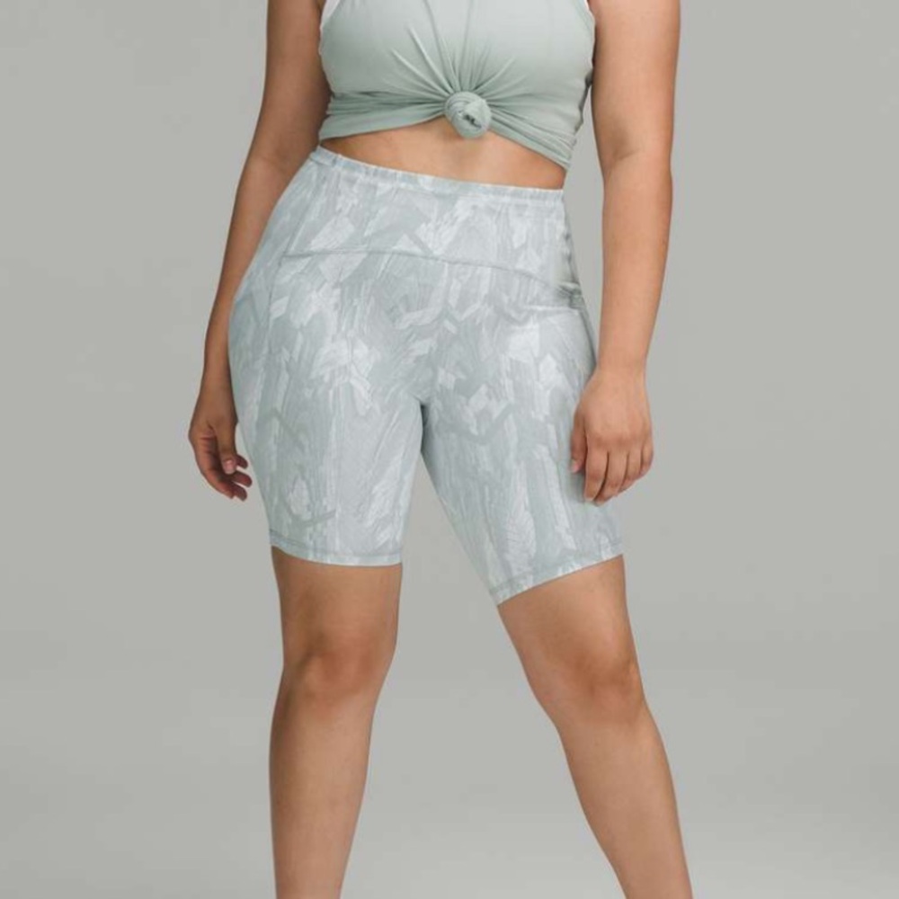 Lululemon Swift Speed High-Rise Short 8"
Reverberate Chevron Jacquard Silver